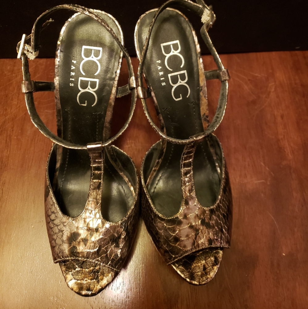 BCBG heels size 6